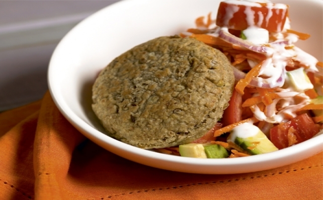 Hamburguesas de lentejas con ensalada fresca